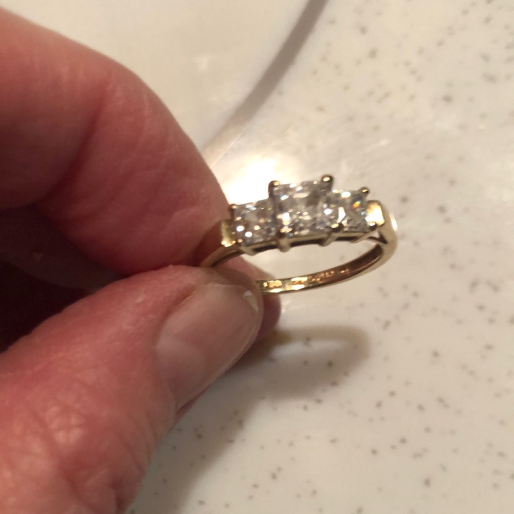 Preowned 14k solid gold 3 stone lab created diamond ring size 8